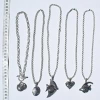 Collares de metal